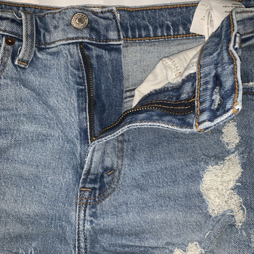 ABERCROMBIE & FITCH Mom Shorts Womens 28/6 Blue Denim High Rise Cut‎ Off Raw Hem - Picture 3 of 8